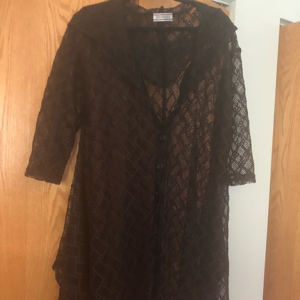 Transparente button up cover